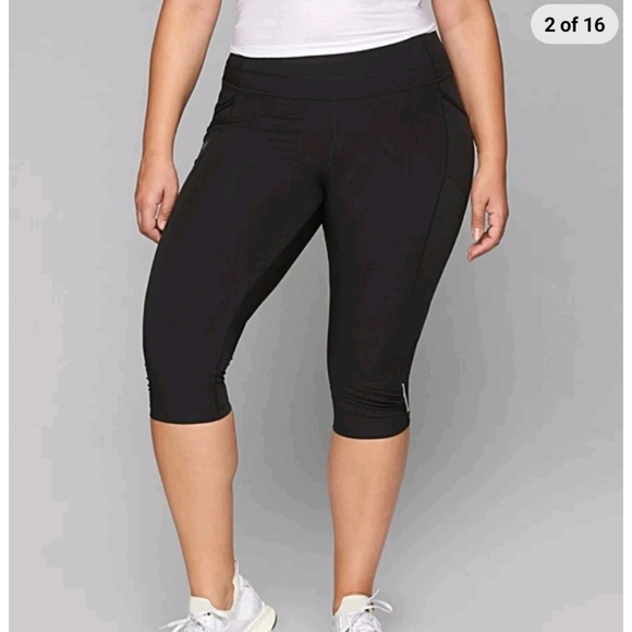 Athleta Dobby Be Free Black Knicker Crop Workout Leggings Size Small - Picture 8 of 9